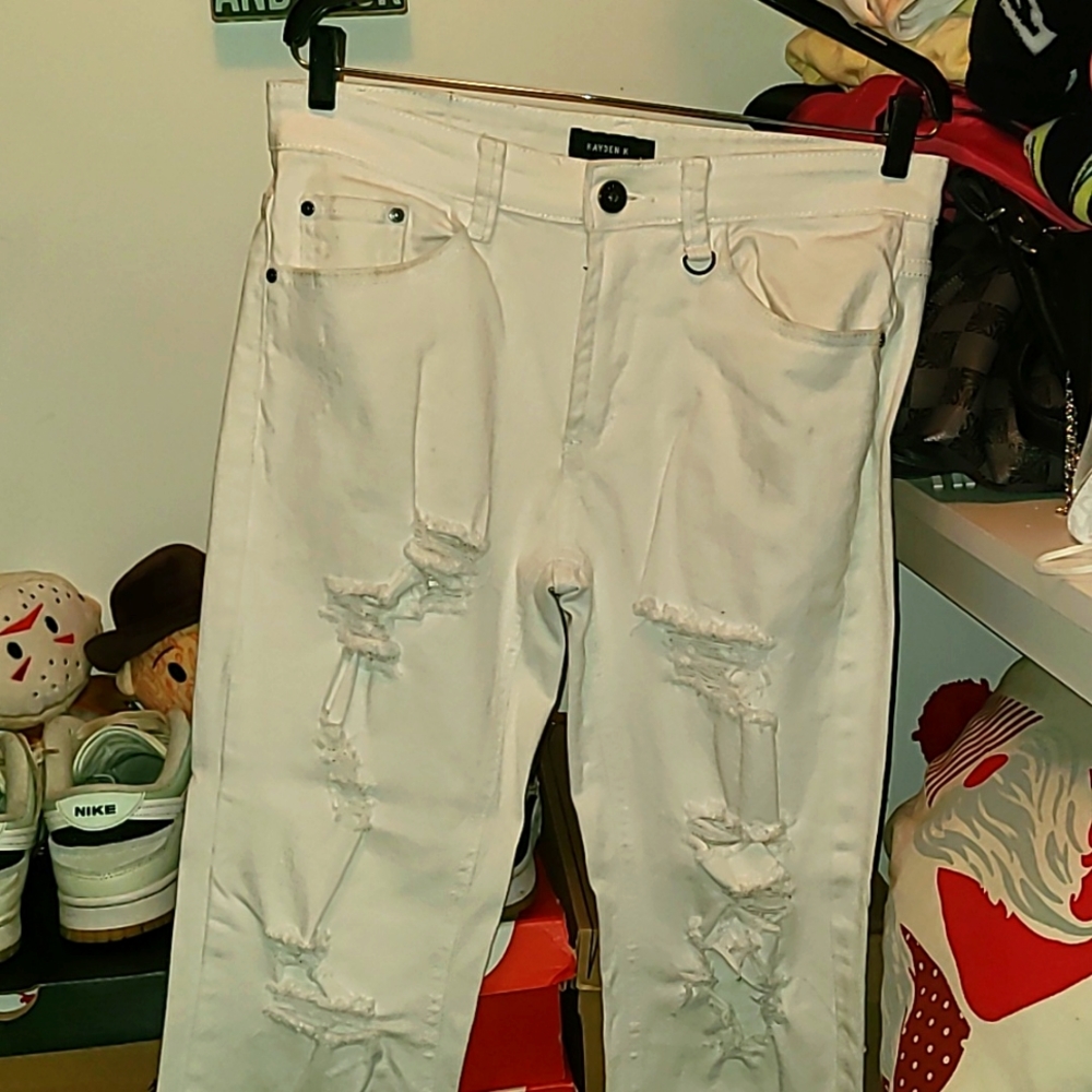 White distressed jeans